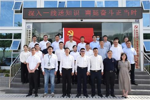 中铁南方所属厦门指挥部开展“深入一线送知识、南延奋斗正当时”主题党日活动