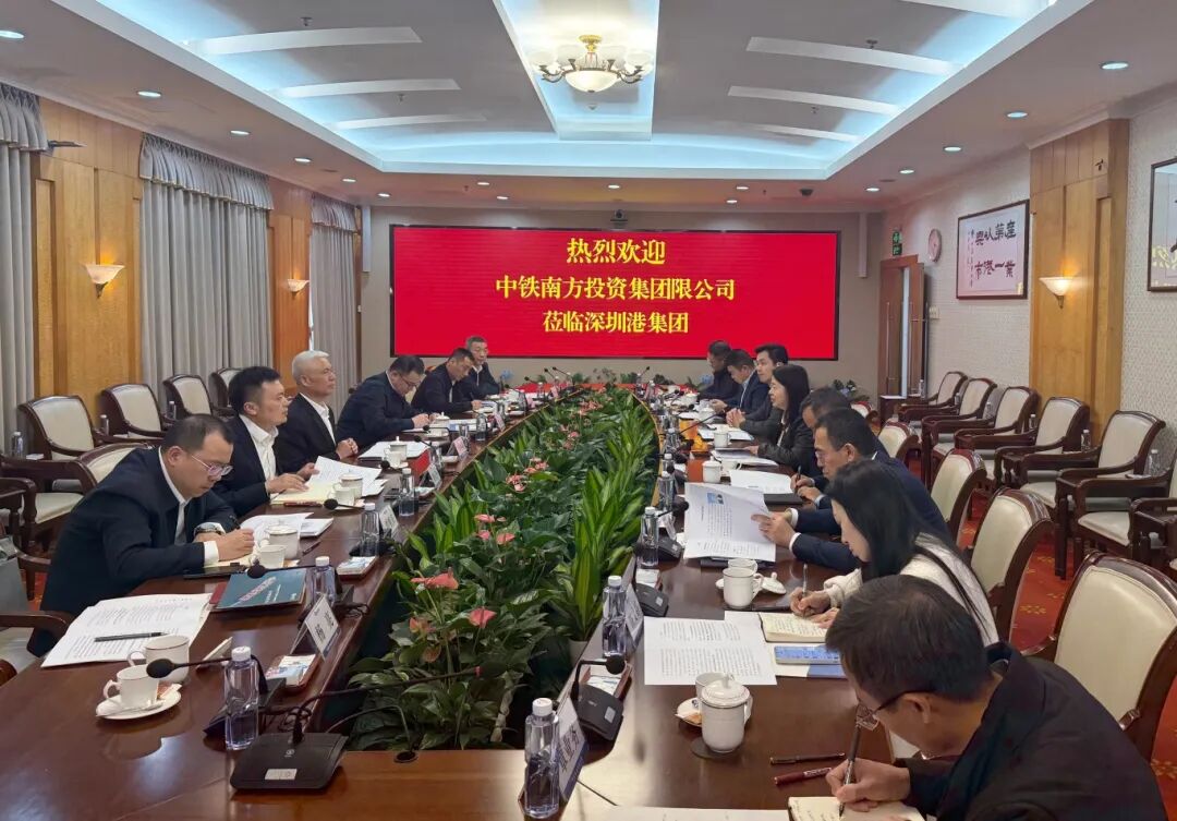 李仲峰与深圳港集团党委书记、董事长胡朝阳举行会谈